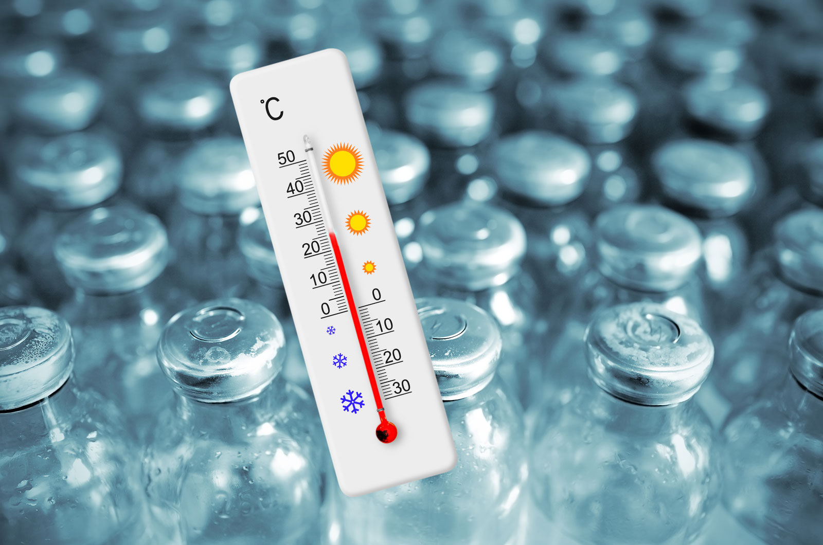Gruppe Injektionsflaschen für Insulin, im Vordergrund ein Thermometer
